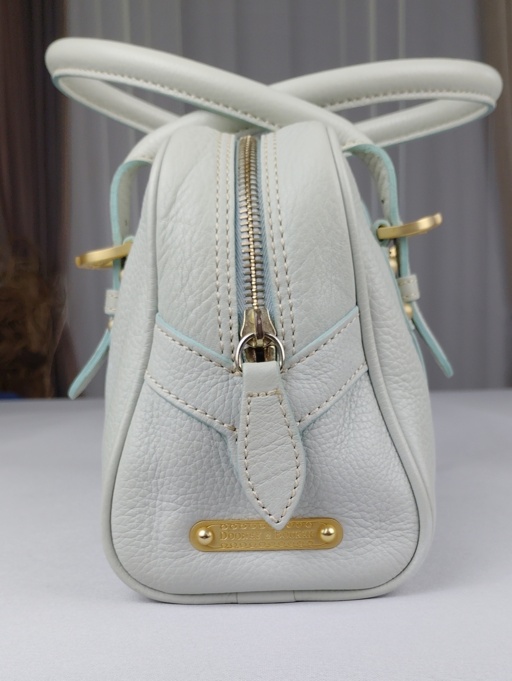 Dooney & Bourke Women's Tote Handbag. - Picture 3 of 16